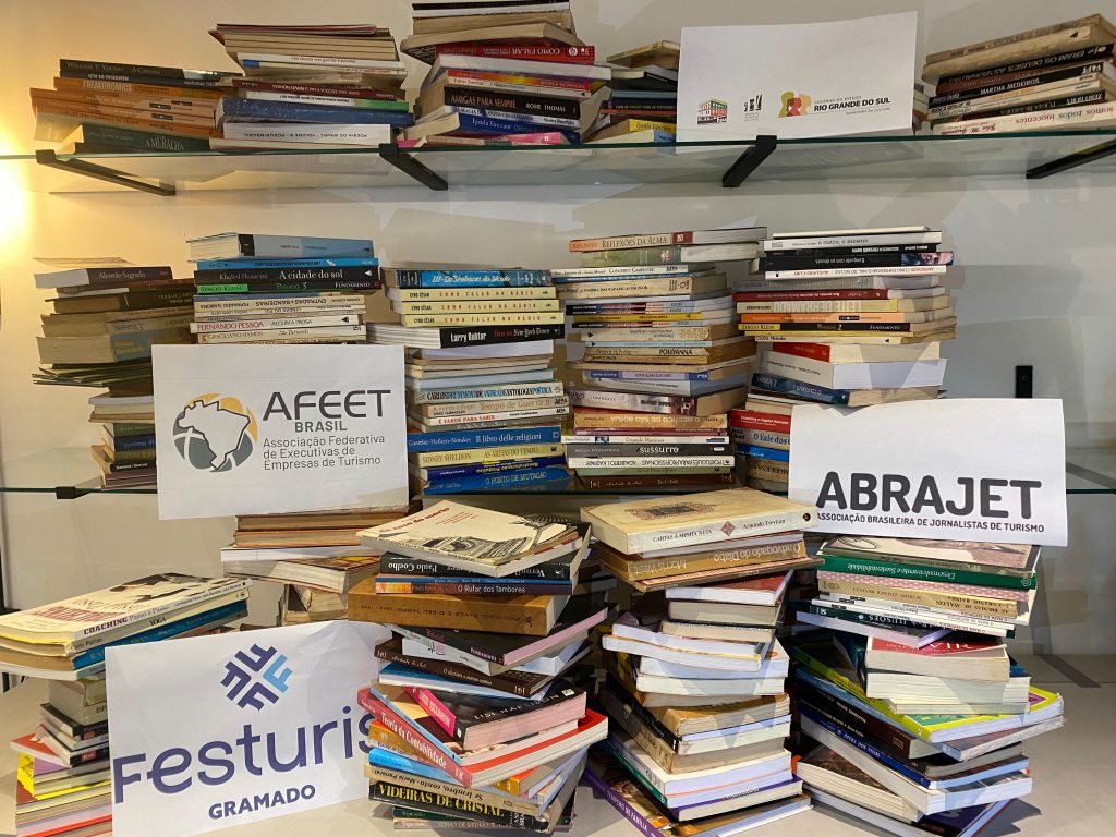 Festuris arrecada 2100 livros para bibliotecas do Estado