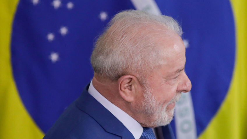 Lula pede regulamentação das redes sociais durante discurso na Bélgica