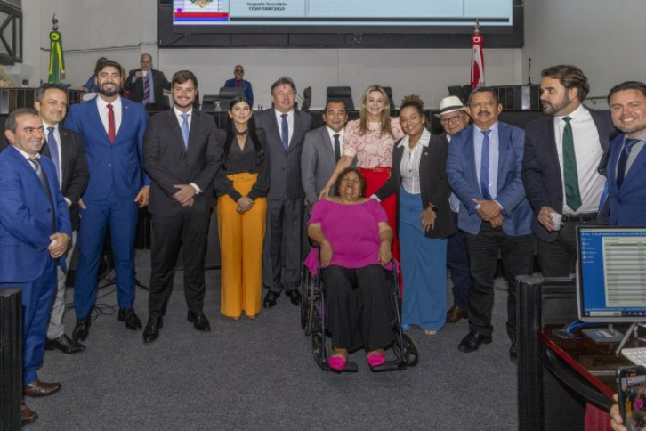 Dona Onete é homenageada na Alepa após sua obra ser declarada patrimônio cultural do Pará