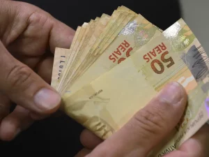 Governo anuncia salário mínimo para 2024 reajustado pela política de valorização