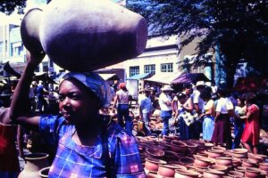 Exposição “Para além das margens” celebra o cotidiano brasileiro