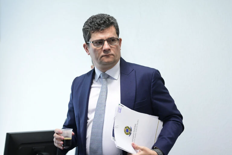 TRE-PR adia julgamento que pode cassar mandato de Moro