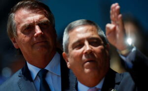 Exército prepara acomodações visando possível prisão de Bolsonaro e altos oficiais, diz revista Veja
