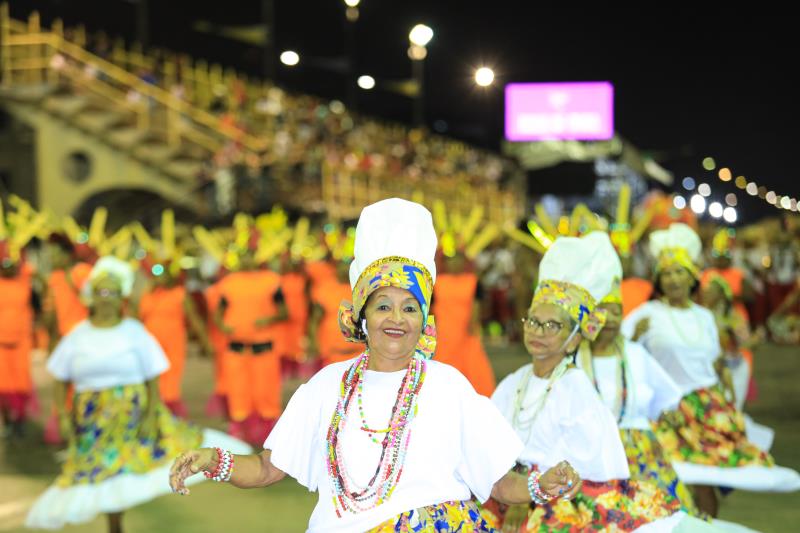Agremiações carnavalescas de Belém apresentam seus enredos neste final de semana