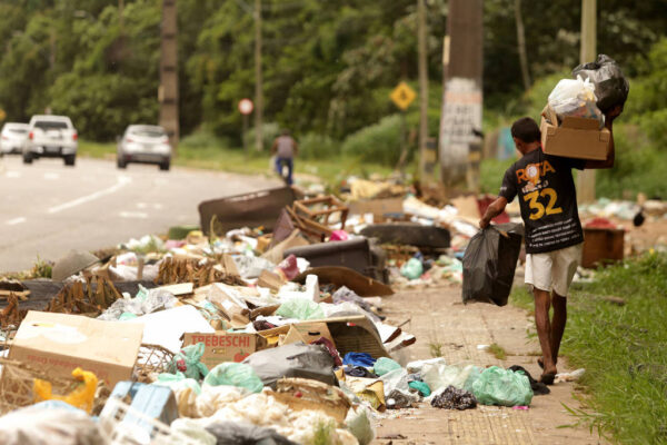 Belém tem mais de 200 mil habitantes em condições inadequadas de esgoto, diz IBGE