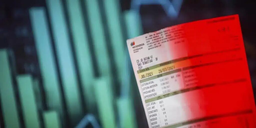 Aneel aprova redução de até 37% em taxa extra cobrada na conta de luz
