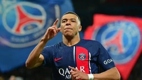 PSG espera que Mbappé ceda até R$ 800 milhões após assinar com o Real Madrid