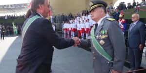 VOZ DE PRISÃO: ex-comandante do Exército teria sido contundente ao ameaçar Bolsonaro de prisão se ex-presidente insistisse em plano de golpe