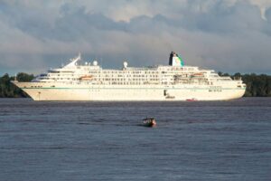 Mais de 400 turistas do navio de cruzeiro Amadea conhecem atrações em Belém