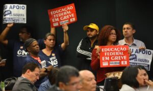 Servidores federais de educação iniciam greve nessa quarta-feira, dia 03
