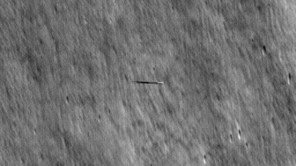 NASA capta fotos de ‘prancha de surf’ na órbita da Lua
