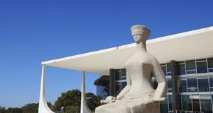 STF forma maioria para manutenção da prerrogativa de foro após saída do cargo, mas pedido de vista adia julgamento
