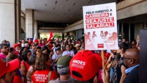 Universidades Federais se preparam para adesão à greve geral