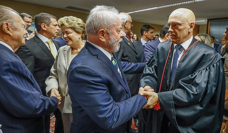 Pressionados pelo Congresso, ministros pedem socorro durante jantar com Lula