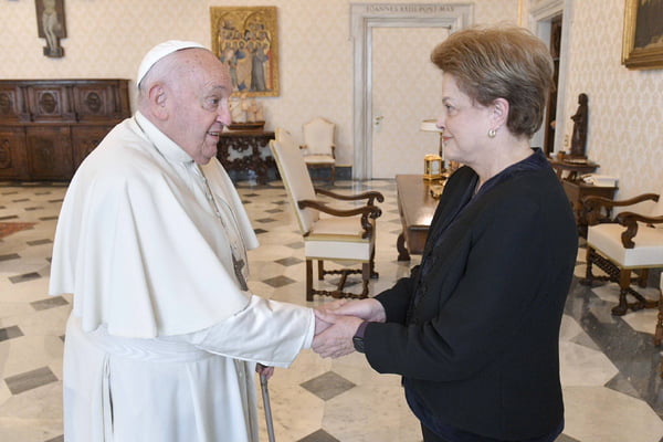 Papa Francisco recebe Dilma: “Reze por mim e eu rezo por você”