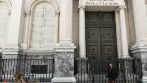 Efeito Milei: Argentina anuncia novo corte da taxa de juros