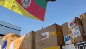 Avião com donativos e mais de 60 voluntários vindos de Portugal chega ao RS
