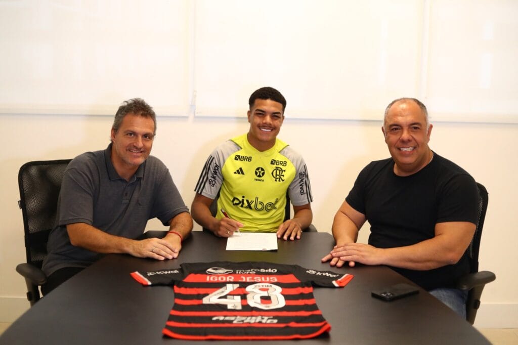 Flamengo renova contratos com Igor Jesus e Werton; saiba os detalhes