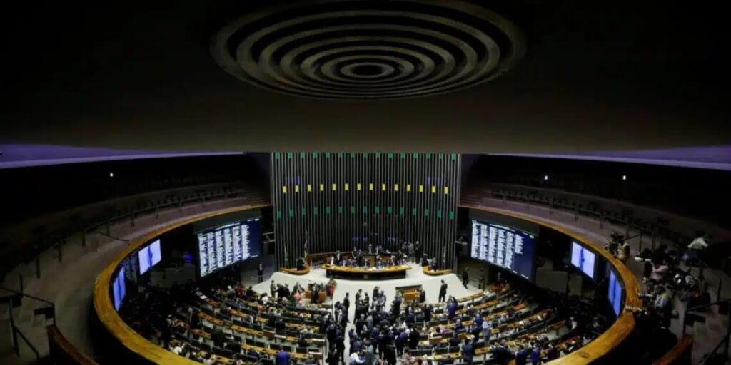 URGENTE -Câmara aprova proposta que pode acabar com notícias em redes sociais