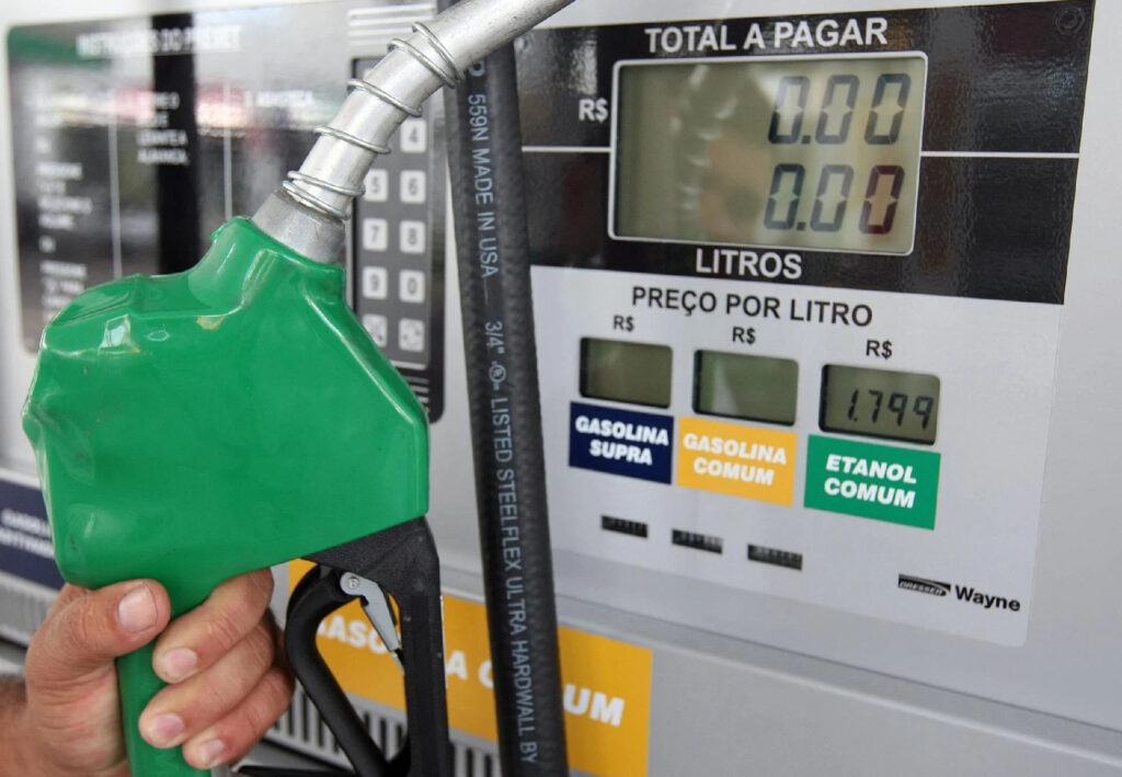Preço da gasolina sobe nesta semana para compensar desoneração da folha