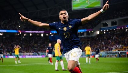 Real Madrid anuncia Mbappé. Craque francês deixa o PSG para jogar no atual campeão da Champions League.