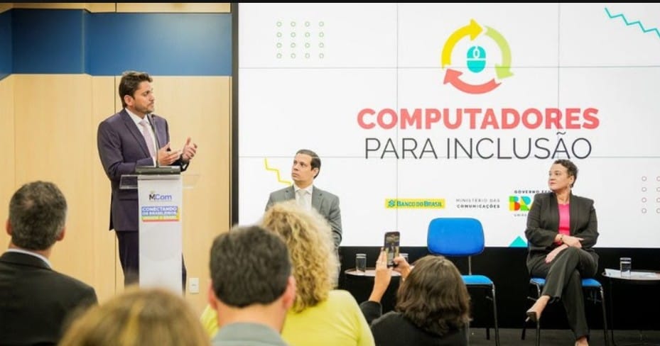 Ministério das Comunicações assina acordo com o BB para ampliar o programa Computadores para a Inclusão