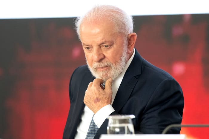 Lula convoca reunião de emergência sobre tentativa de golpe na Bolívia
