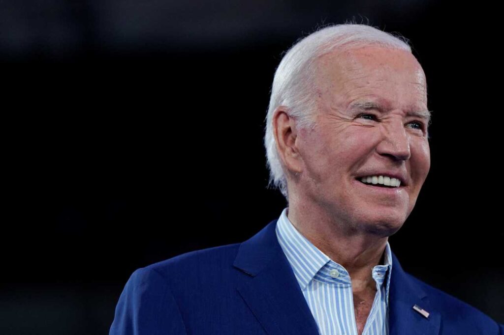 Duro na queda: Biden diz que continuará na corrida pela Casa Branca, rejeitando apelos para desistir