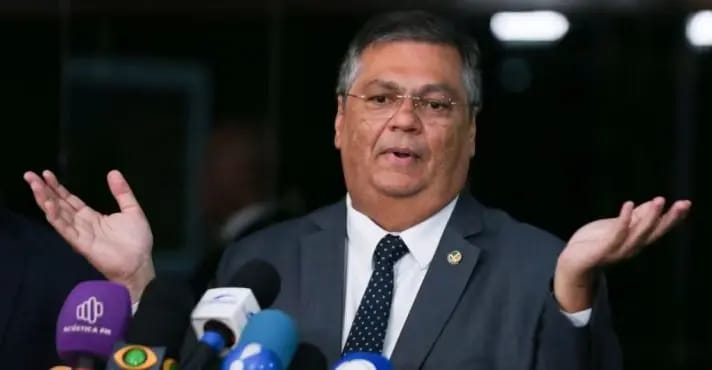 Flávio Dino passa apenas 21 dias no Senado, mas ganha plano de saúde vitalício