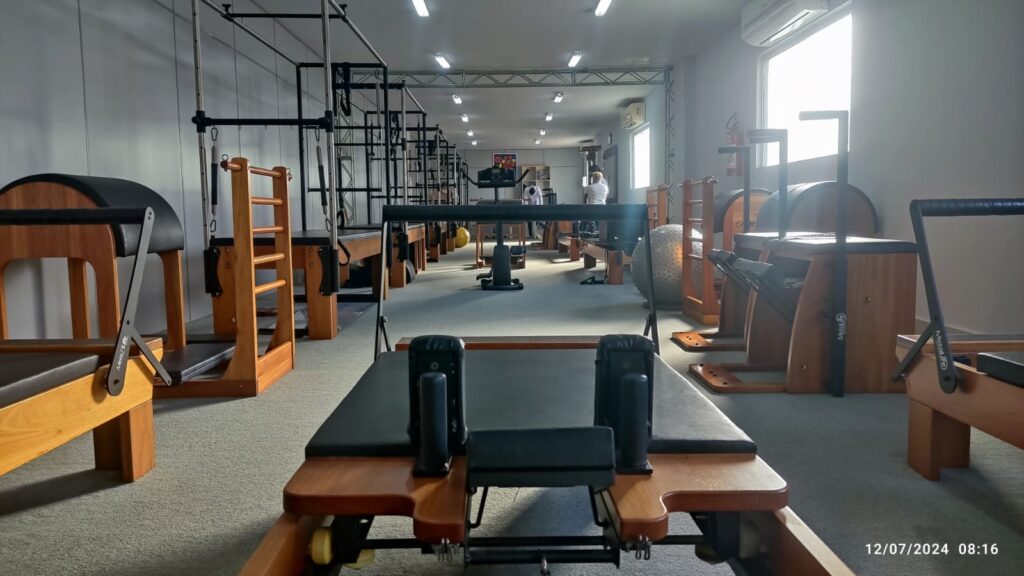 Benefícios da prática de pilates para quem tem dores crônicas