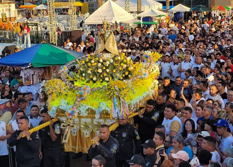 Fé e devoção marcam encerramento da Festa do Carmo