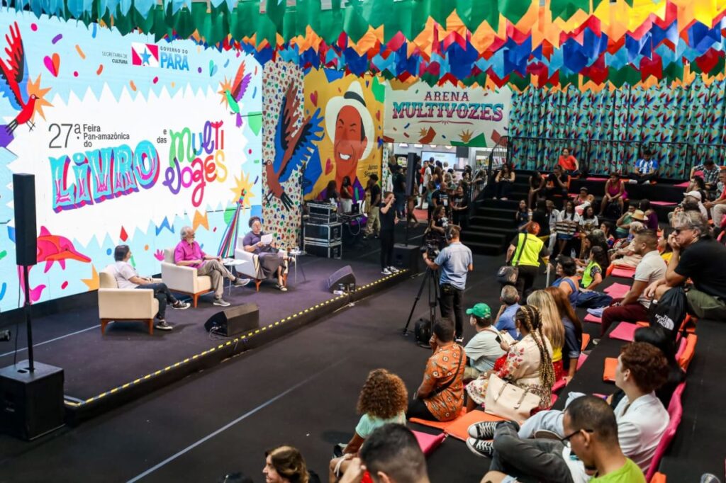 Pássaros Juninos, teatro e debates movimentam Feira Pan-Amazônica do Livro