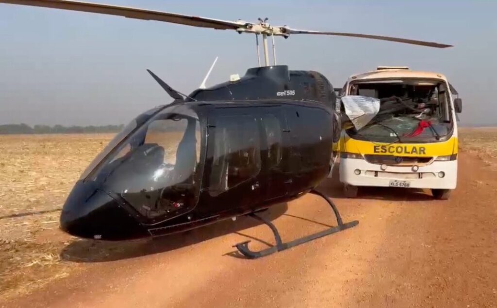 Curioso: Ônibus escolar que voltava de comício político colide com helicóptero no interior do Pará