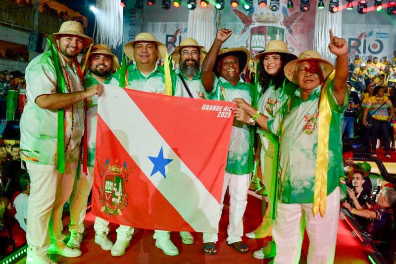 Escola Deixa Falar vence concurso de samba-enredo da Grande Rio