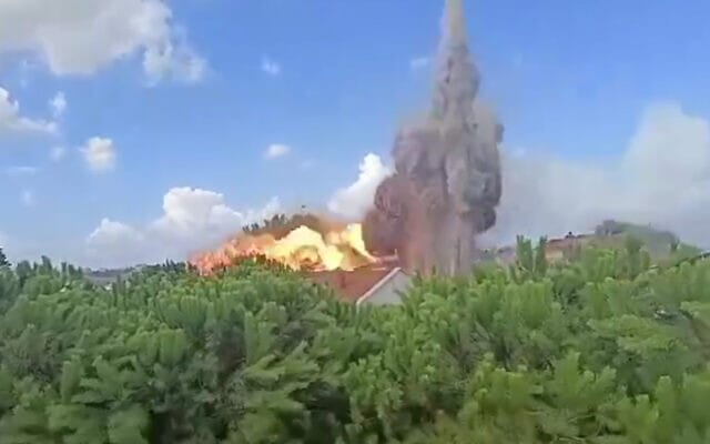 Israel intensifica ataques ao sul do Líbano e pede para que civis se afastem das posições do Hezbollah
