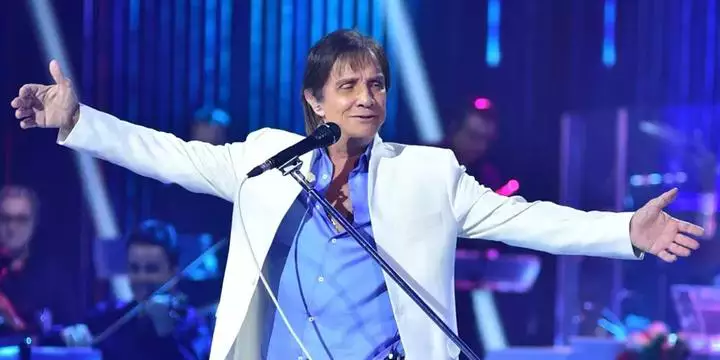 Roberto Carlos desembarca para apresentação no Mangueirão em 30 de dezembro