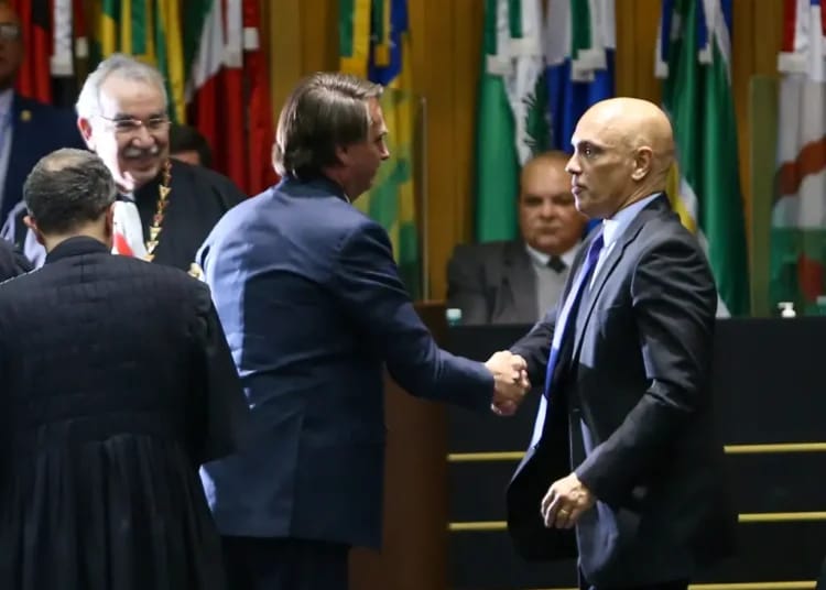 Moraes é impedido de votar em processo no STF e oposição enxerga oportunidade de afastá-lo do caso Bolsonaro