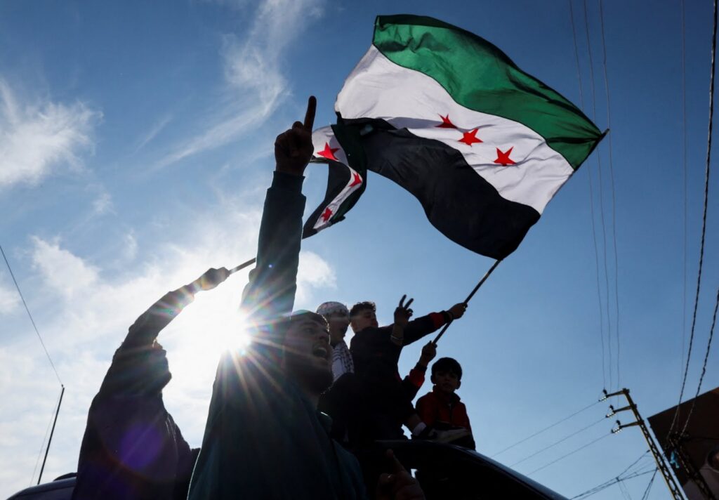 Governo de Assad cai na Síria após rebeldes tomarem Homs e Damasco, diz TV