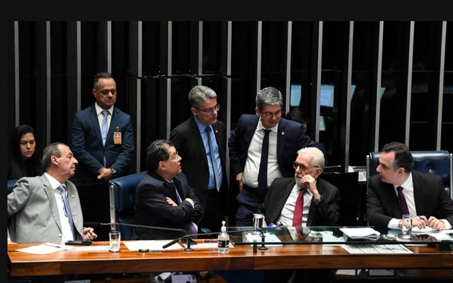 Senado aprova texto-base da regulamentação do IVA