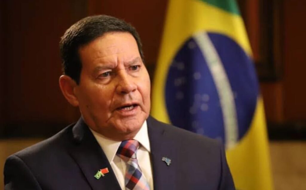Prisão de Braga Netto é “atropelo das normas legais”, diz Mourão