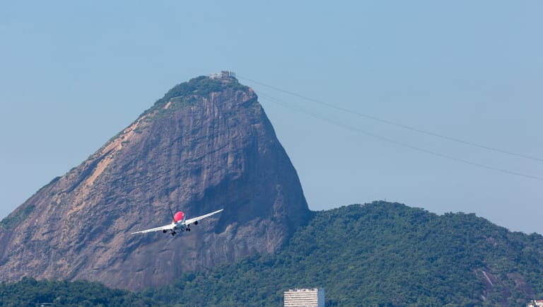 VERÃO: aumenta preferência dos brasileiros por viagem de avião nesta época do ano