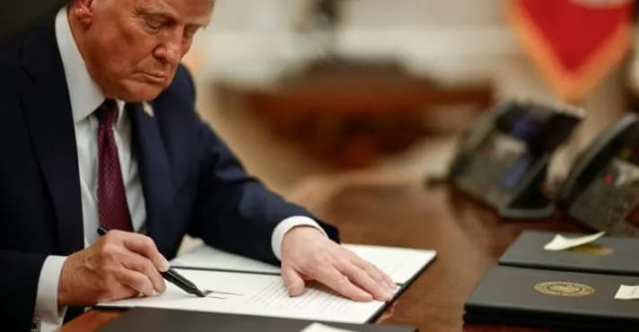 Trump impõe tarifas de 25% sobre produtos colombianos