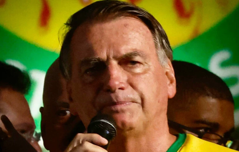 Defesa de Bolsonaro se pronuncia estarrcida após PGR apresentar denúncia