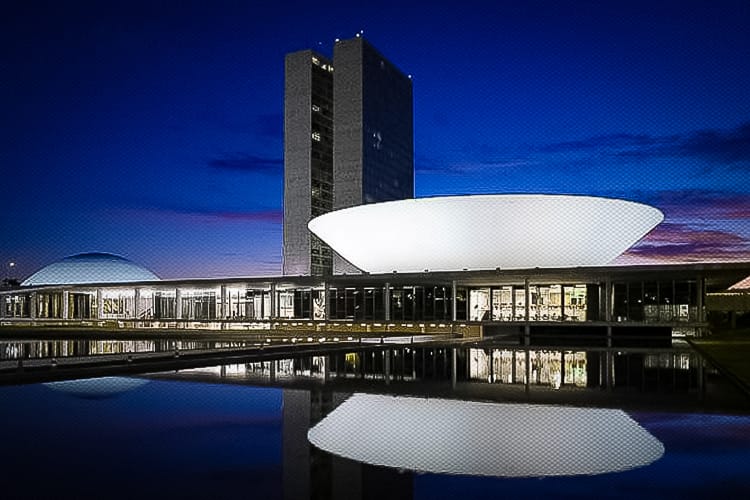 Três candidatos disputam presidência da Câmara e quatro do Senado