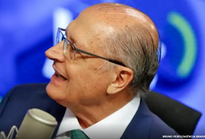 “Vamos aguardar”: Alckmin pede cautela ao Brasil sobre possíveis tarifas dos EUA em aço e alumínio