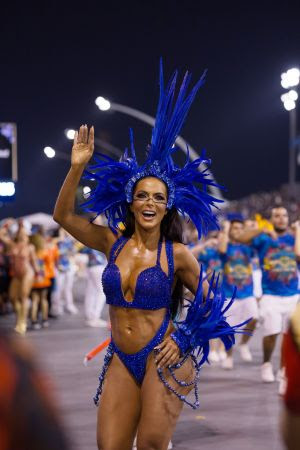 Carla Prata dá show em último ensaio técnico e entrega detalhe inédito da fantasia para o desfile