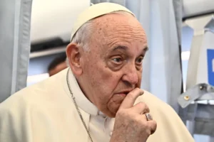 Santo Padre, o Papa Francisco deve ter alta hospitalar neste domingo