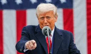 Após retaliação da China, Trump diz que sua política não mudará