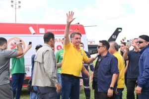 Bolsonaro passa mal no RN e é removido de helicóptero para Natal
