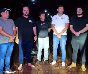 Rodrigo Amorim e Júnior Mutamba vão para as frentes de obras em Santo Antônio do Tauá, apesar do inverno amazônico
